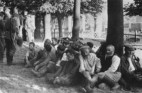 Jews rounded up in ghetto